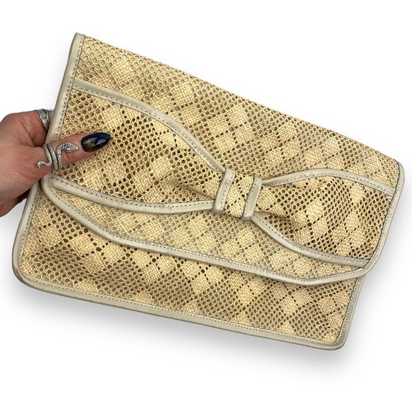 1970's large bow raffia straw and leather wristlet bag - Picture 13 of 13